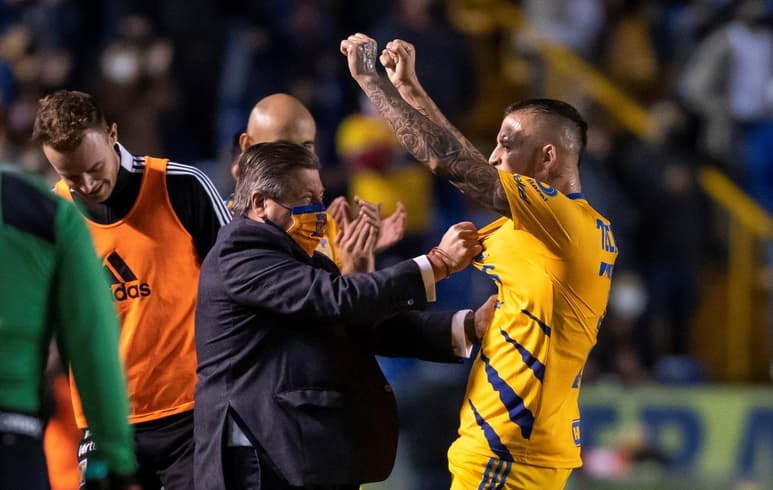 'El Piojo' aplaudió sobre todo, 'la actitud de los muchachos y me encantó la gente, que nunca dejó de apoyar, pero dimos un paso nada más, faltan otros dos'.