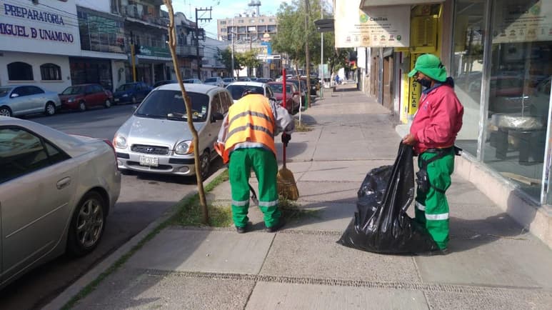 Llaman autoridades a hacer uso de los contenedores. (ROBERTO ITURRIAGA)