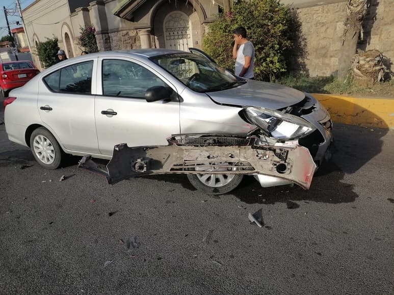Ninguno de los conductores involucrados en el percance sufrió lesiones de consideración que ameritaran su hospitalización. (EL SIGLO DE TORREÓN)