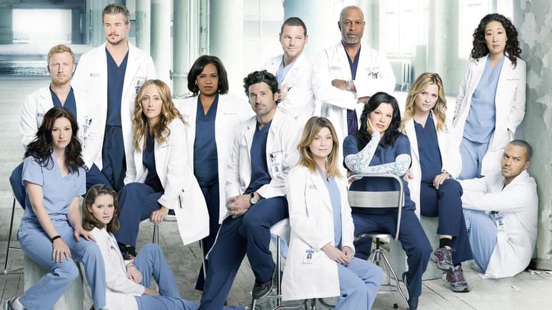 Hay series que sin duda son de las favoritas de las audiencias, tal es el caso de Grey's Anatomy, la cuál es uno de los dramas televisivos actuales que más tiempo tienen en transmisión que inició en 2005 y a la fecha tiene en emisión su temporada 18. (CORTESÍA)