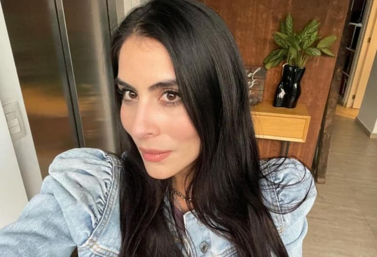 La cantante se dejó ver con poca ropa en redes sociales (@SARGENTOLEON)
