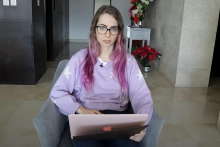 Desde su canal en YouTube, YosStop ofreció disculpas a Ainara Suárez tras exhibirla por la violación que ésta sufrió cuando era menor de edad (CAPTURA)
