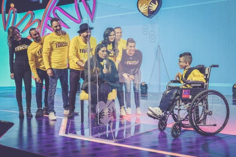 La conductora arrancó el evento vistiendo de manera casual e invitando a la gente a donar, aunque este año no hay una cifra exacta para la meta.