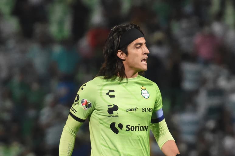Simone Rolfes, director deportivo del Bayer Leverkusen, rechazó totalmente la versión del fichaje del portero mexicano Carlos Acevedo por el conjunto de la Bundesliga e incluso lo tachó de 'tontería'. (ARCHIVO)