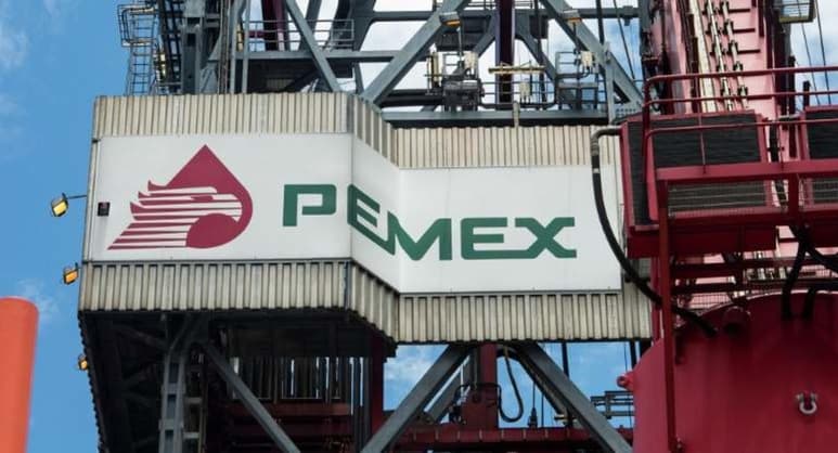 El Gobierno mexicano anunció este lunes una aportación patrimonial de hasta 3,500 millones de dólares y un paquete de apoyos fiscales para Petróleos Mexicanos (Pemex), la petrolera más endeudada del mundo. (ESPECIAL)