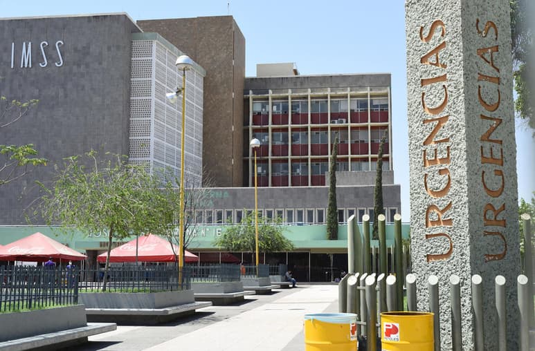 El deceso se reportó la madrugada del martes en las instalaciones de la Clínica 16 del IMSS. (EL SIGLO DE TORREÓN)