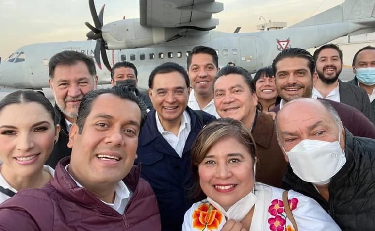 En un avión de la Marina, el presidente de a Mesa Directiva de la Cámara de Diputados, Sergio Gutiérrez Luna, salió a recorrer las obras del corredor interocéanico del Istmo de Tehuantepec, donde llegará a las 9:30 horas. (ESPECIAL)