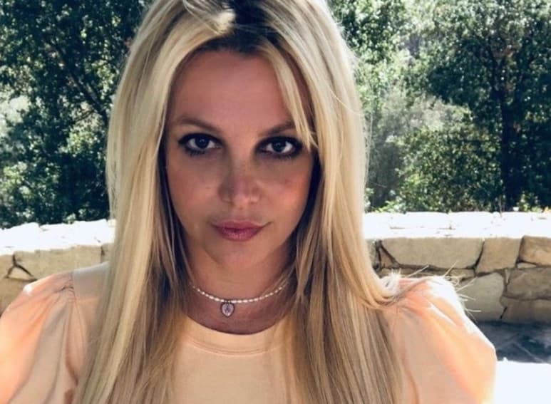 La cantante de 'Toxic' lució un bikini rojo desde playas mexicanas para celebrar su cumpleaños número 40 (INSTAGRAM/GROSY GROUP)