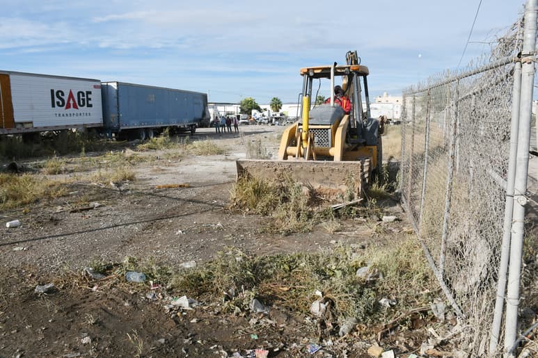Obras como el cárcamo del puente El Campesino y la pavimentación en prolongación Juárez podrían quedar sin terminar. (ARCHIVO)