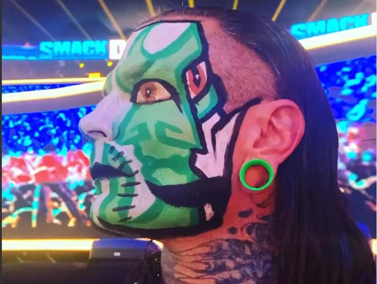 Jeff Hardy habría sido despedido por la WWE luego de que esta le habría ofrecido ayuda para para ir a rehabilitación y esta no fue aceptada por el luchador. Aunque hasta el momento la empresa no se ha pronunciado al respecto y no hay información oficial, medios han señalado que se trata de una recaída, recordar que el luchador ha tenido problemas con el alcohol y las drogas.