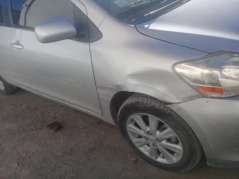Las conductoras indicaron que el Toyota Yaris circulaba de oriente a poniente por el Periférico, a la altura de la colonia Laguna Norte, por los carriles laterales. (EL SIGLO DE TORREÓN)