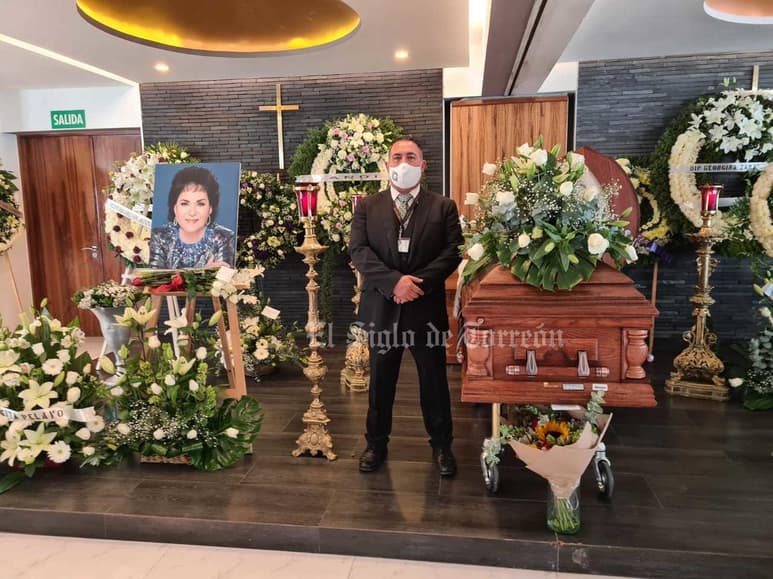 Los restos de Carmen Salinas están siendo velados en la funeraria Gayosso de Félix Cuevas de la Ciudad de México. (ALDO MAGALLANES)