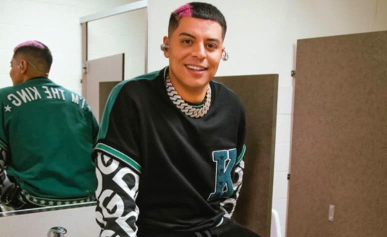 La joven Stephanie Hernández ha hecho responsable de su seguridad al cantante del Grupo Firme, Eduin Caz, luego de revelar un video en que el artista duerme con otra mujer que no es su esposa. (CORTESÍA / INSTAGRAM)
