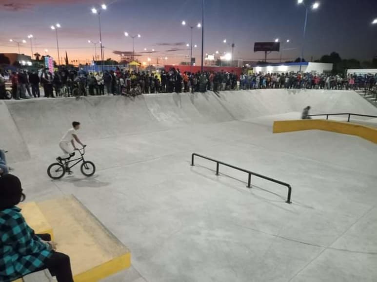 Autoridades del municipio de San Pedro inauguraron el multideportivo que se construyó dentro del predio donde se encuentra el Gimnasio Auditorio, cuya remodelación esperan que concluya en unos meses.