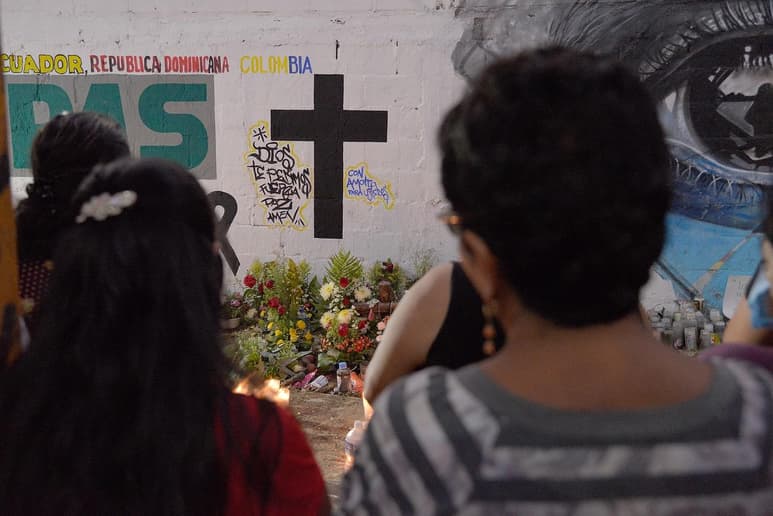La Cancillería de la República Dominicana confirmó este lunes la muerte de tres ciudadanos dominicanos en el accidente del pasado jueves de un camión en una carretera del estado de Chiapas, sureste de México, y en el que perdieron la vida al menos 55 personas. (ARCHIVO)