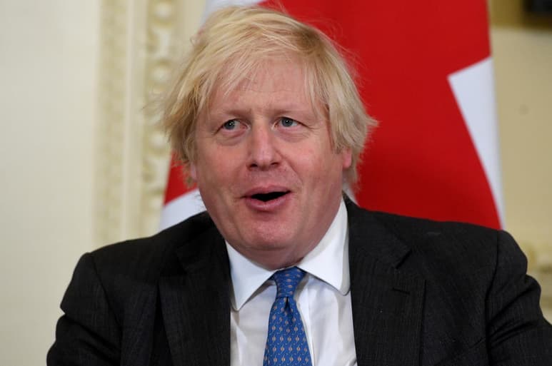 El primer ministro británico, Boris Johnson, participó en una fiesta con personal de su oficina de Downing Street en mayo de 2020, durante el primer confinamiento de la pandemia, según una investigación publicada este jueves por los diarios 'The Guardian' y 'The Independent'. (ARCHIVO)