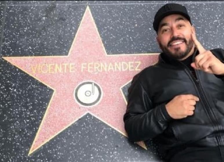 Esta semana el cantante Lupillo Rivera apareció en el programa Hoy para reponer una entrevista que tuvo que cancelar debido a su contagio de COVID hace algunas semanas.