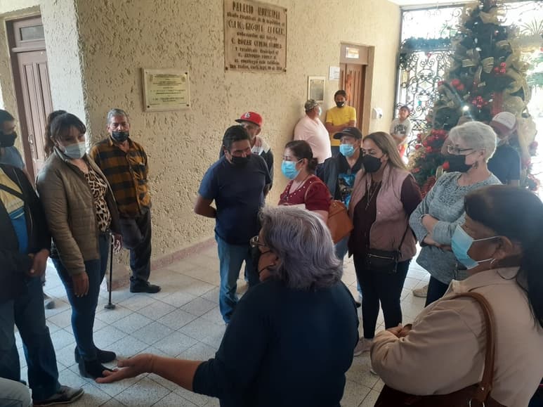 Los trabajadores se manifestaron para exigir se cumplan las cláusulas del contrato laboral. (EL SIGLO DE TORREÓN)