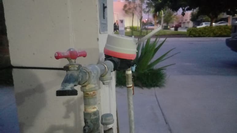 Avanzó el Simas Torreón un 86.6 por ciento en su meta de instalar medidores domésticos en el municipio. (EL SIGLO DE TORREÓN)