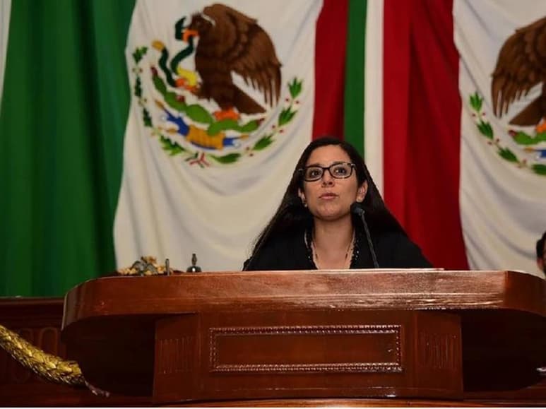La panista añadió que no fue la primera vez que le hace eso el diputado Nazario, 'pues hoy (martes) ya no aguanté más y le grité, exigiéndole que me dejara de tocar y fue bastante molesto', puntualizó. (TWITTER)