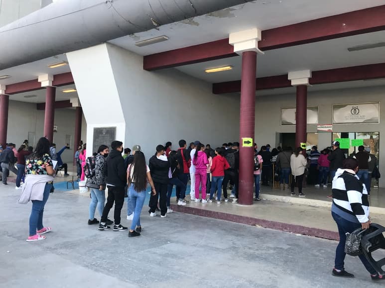 Piden a maestros y a personal de salud, esperar por su vacuna antiCOVID de refuerzo. (EL SIGLO DE TORREÓN)