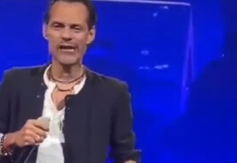 A través de redes sociales comenzó a circular este fin de semana un video de Marc Anthony sobre el escenario bajo los presuntos efectos de sustancias tóxicas.