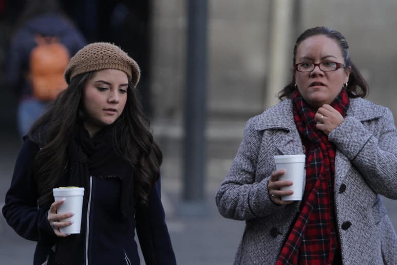 El Servicio Meteorológico Nacional informó esta mañana que el frente frío número 14 provocará temperaturas frías en el Norte y algunas zonas altas del país, así como lluvias en los estados del Sur.