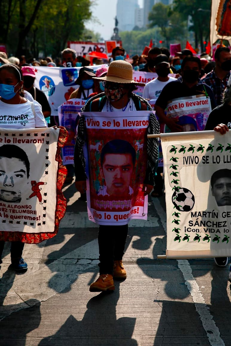 El Gobierno de Peña Nieto promovió la 'verdad histórica' que señalaba que los estudiantes fueron detenidos por policías corruptos en Iguala y entregados al cártel Guerreros Unidos, que los mató e incineró en un basurero de Cocula. (ARCHIVO)