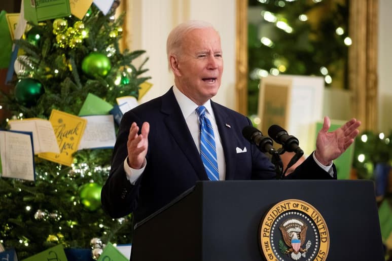 Con la variante ómicron como protagonista, el presidente Joe Biden se dispone a anunciar 500 millones de pruebas rápidas gratuitas de uso doméstico para los estadounidenses, un mayor apoyo a los presionados hospitales y un redoblamiento de los esfuerzos de vacunación y de refuerzo. (ARCHIVO)