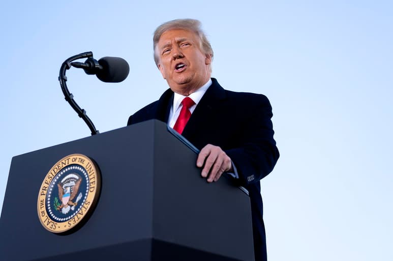 El expresidente de Estados Unidos Donald Trump (2017-2021) señaló este martes que el asalto al Capitolio del 6 de enero de 2020 por parte de sus seguidores fue una 'protesta completamente desarmada' en rechazo a lo que califican de 'elecciones amañadas' que dieron ganador a Joe Biden. (ARCHIVO)