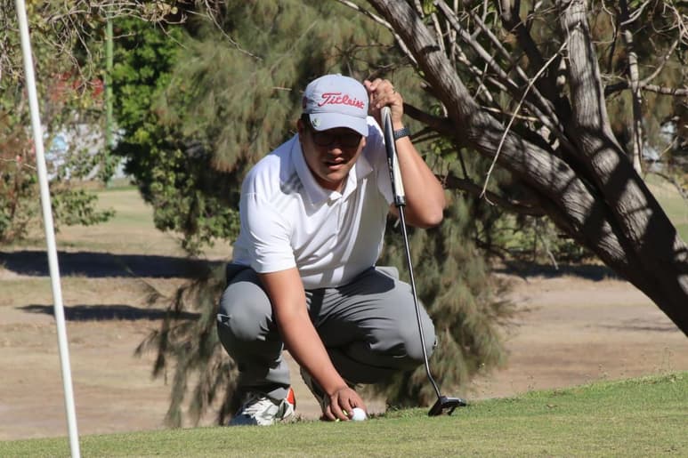 El Club Campestre Gómez Palacio cerró su calendario de competencia, al realizar durante el pasado fin de semana, su tradicional torneo de golf “Del Pavo”, que en esta ocasión contó con premios especiales en plata.