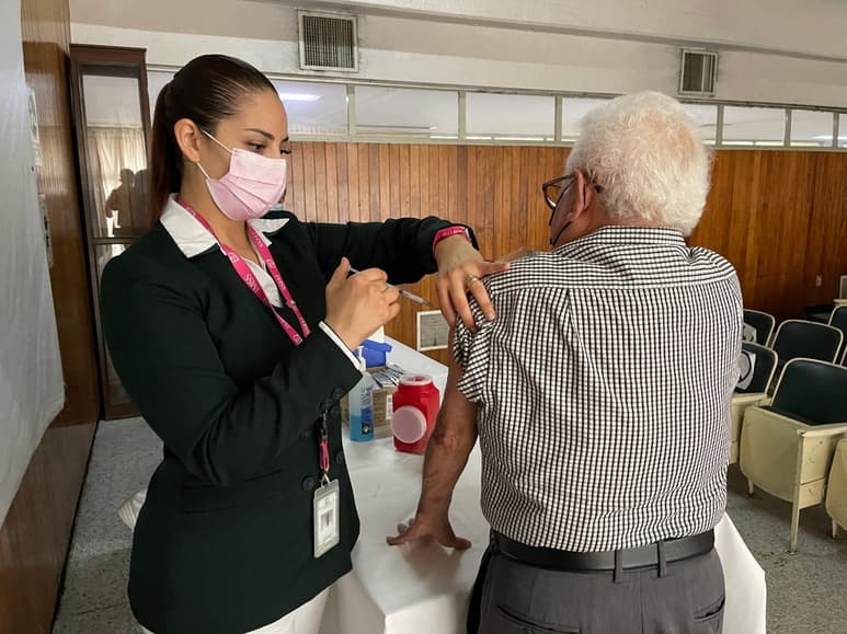 La vacuna contra la influenza se aplica de forma gratuita y la aplicación comprende de noviembre de 2021 a marzo de 2022. (EL SIGLO DE TORREÓN)