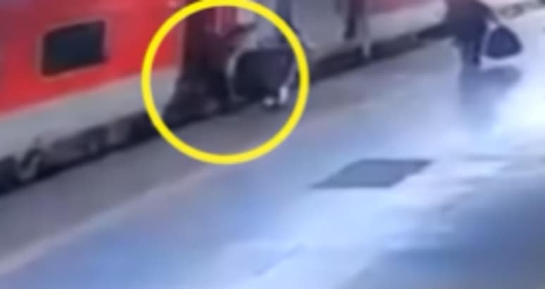 La mujer fue trasladada a un hospital (CAPTURA)