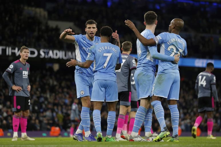 El Manchester City llegó a temer algunos minutos por un triunfo que tenía asegurado y que al final amarró para acumular ya nueve victorias consecutivas en el torneo inglés. (EFE)