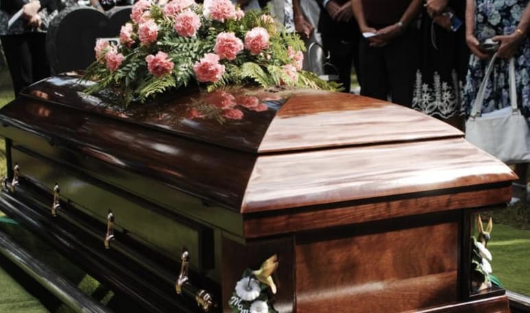 Horas después de que sus familiares regresaran del velorio, el hombre al que creían muerto se presentó en su casa en Chihuahua (ESPECIAL)
