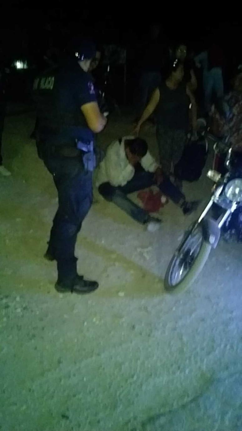 El conductor del automóvil Chevrolet Chevy bajó del vehículo y tras insultar a la víctima lo golpeó para luego atropellarlo y huir. (EL SIGLO DE TORREÓN)