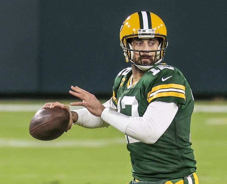 Aaron Rodgers, pasador de los Green Bay Packers, confesó este miércoles que no descarta la posibilidad de retirarse al final de esta temporada porque no quiere ser un jugador del montón. (EFE)