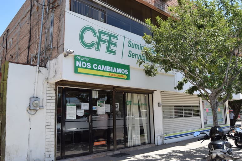 La CRE aseguró que las instalaciones de Abasto Aislado pueden o no interconectarse o conectarse de forma temporal o permanente a la Red Nacional de Transmisión o las redes generales de distribución para la venta de excedentes o para comprar faltantes.