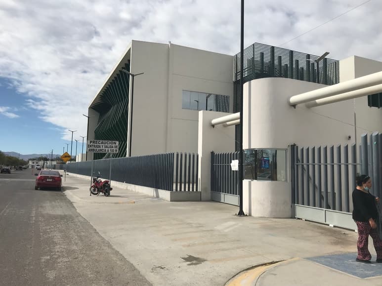 Un varón de 3 kilos 270 gramos, fue el primer bebé del 2022 del Hospital General que nació a las 2:45 horas de ayer. (EL SIGLO DE TORRÉON)