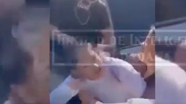 En la página de Facebook 'Unidad de Inteligencia Ciudadana' se publicó un impactante video en el que aparece un grupo armado sobre camioneta sosteniendo y rapando a una mujer que se resistía a gritos.