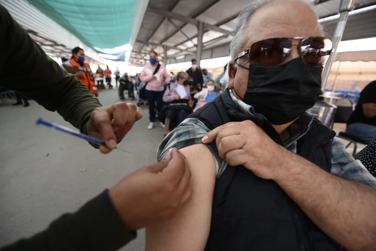 En siete días, 54 mil 354 adultos mayores de 60 años de Torreón recibieron la tercera dosis de refuerzo de la vacuna contra el COVID-19. (EL SIGLO DE TORREÓN / ERICK SOTOMAYOR RUIZ)