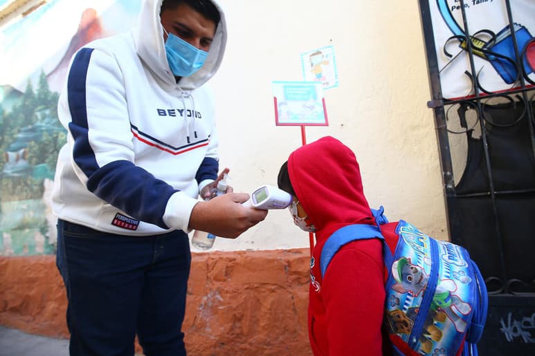 En el estado de Durango el regreso a clases, programado de acuerdo al Calendario Escolar para este 3 de enero fue presencial pero cada institución era libre de determinar si lo hacía así o a distancia. (EL SIGLO DE TORREÓN)