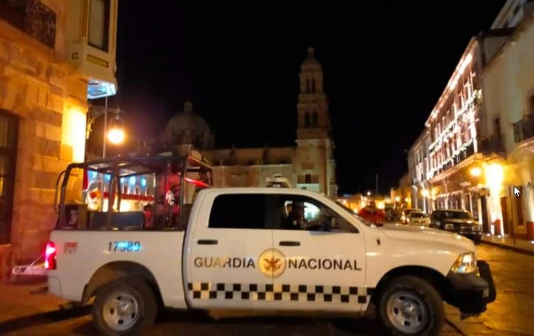 En estos momentos, se realiza el procesamiento del vehículo por parte de personal de la Fiscalía General de Justicia del Estado. (ESPECIAL)