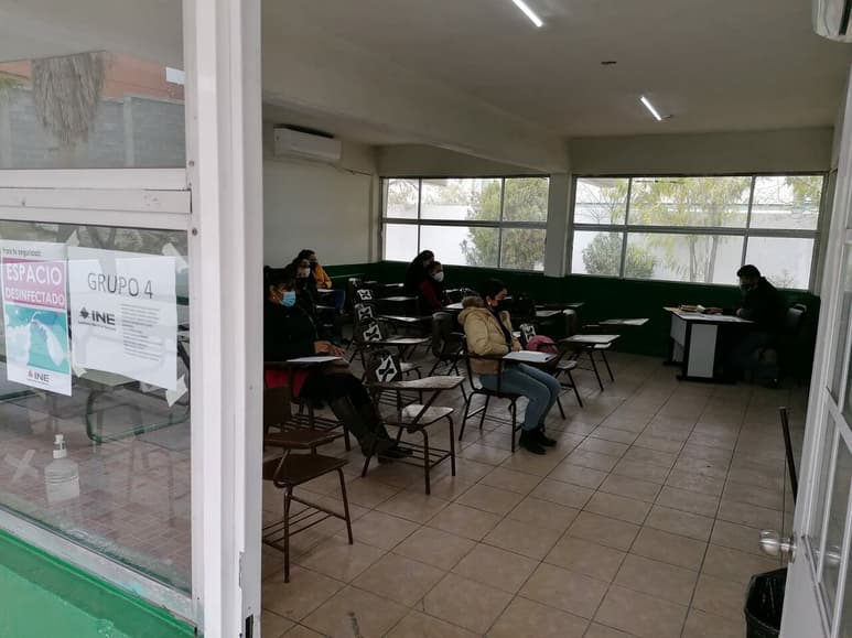 Hilda Oyervides, vocal de capacitación electoral en esta junta distrital, explicó que más de 200 aspirantes presentaron su solicitud para ingresar como capacitadores. (EL SIGLO DE TORREÓN)