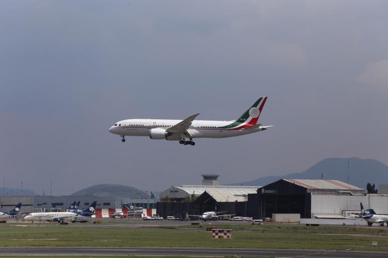 La aeronave realiza un vuelo de ida y vuelta con dirección a la base militar de Ixtepec, Oaxaca. (ARCHIVO)