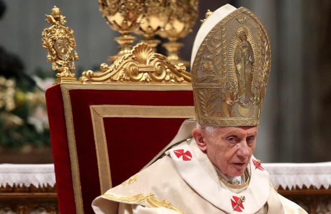 El papa retirado Benedicto XVI ha reconocido que acudió a una reunión en 1980 en la que se discutió la transferencia de un sacerdote pedófilo a la que entonces era su diócesis, y señaló que su afirmación previa de que él no estuvo ahí se debió a un error editorial. (ESPECIAL)