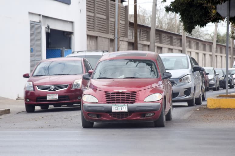 Van por amparos debido a contradicciones en Decretos sobre regularización de vehículos que emitió el gobierno federal.