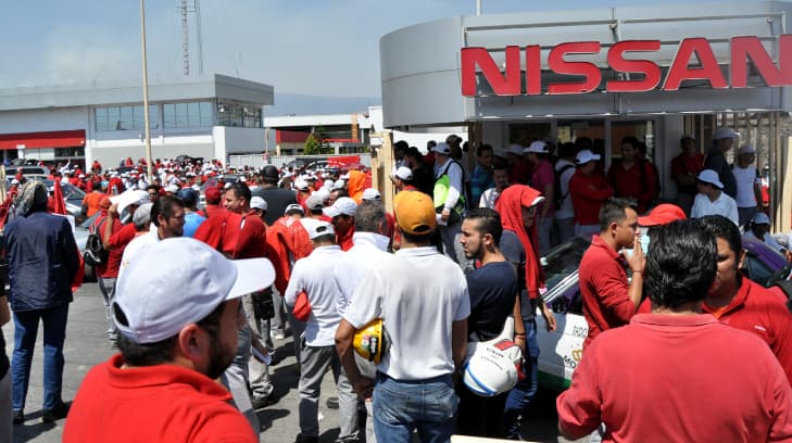 Los empresarios buscan que los empleados con más de 15 años de antigüedad presenten su retiro voluntario para una liquidación del 150%. (ESPECIAL)