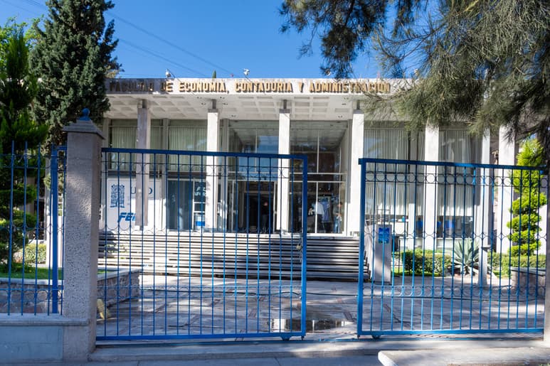 Las clases en la universidad Juárez iniciarán este martes, pero serán de forma virtual las primeras tres semanas. (EL SIGLO DE TORREÓN)