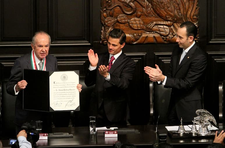 El empresario mexicano Alberto Baillères González, quien fuera presidente de Grupo Bal, falleció este jueves, según informan fuentes de la misma empresa.